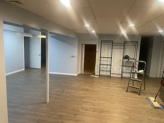 4th image of 17 Winston Dr #1