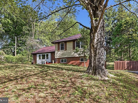 3rd image of 854 Burrows Run Rd
