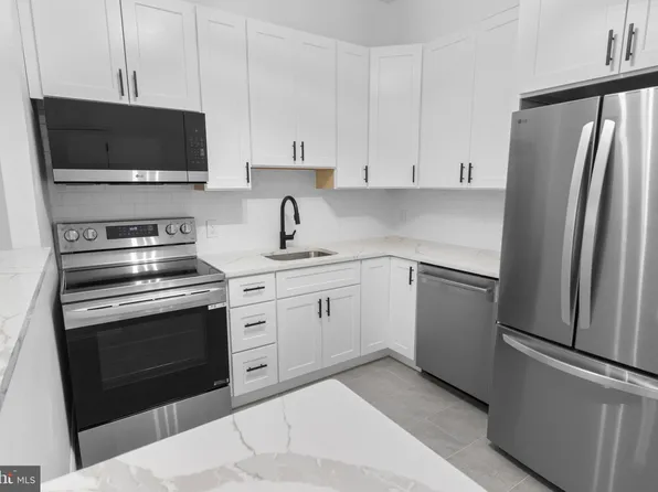 4930 W Chester Pike #303, Newtown Square, PA 19073