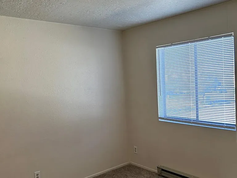 3512 Wellesley Dr NE #D — Photo 8
