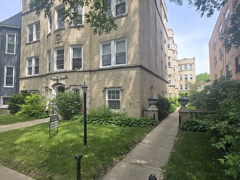 1934 W Estes Ave #1E — Photo 6