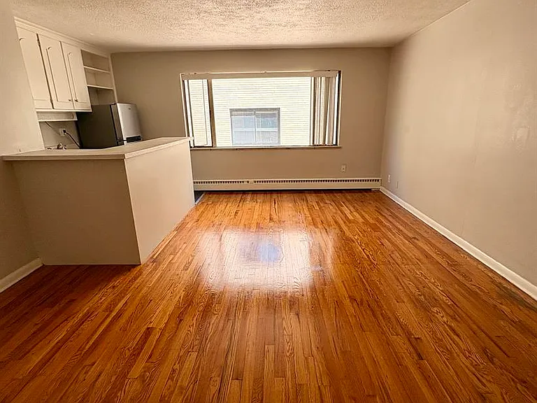 Corona Manor Apartments — Photo 13