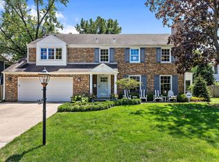 1101 Golfview Rd, Glenview, IL 60025