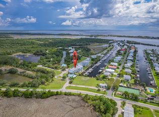 19 Harbour Point Dr, Crawfordville, FL 32327