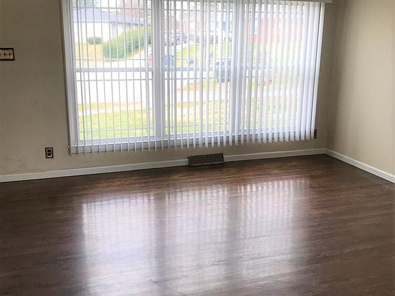 3rd image of 1167 Oakwood Cir