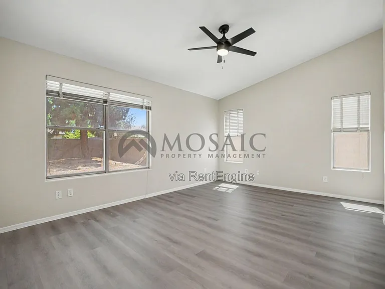 2033 E Willow Wick Rd — Photo 16