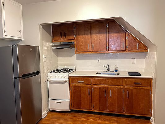 4th image of 3911 50th St #1