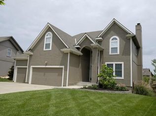 10105 Sunset Dr, Lenexa, KS 66220