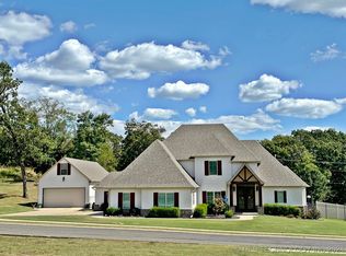 3319 Mountain Dr, Tahlequah, OK 74464