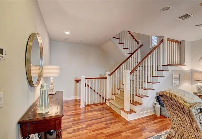 306 E Mallory Cir — Photo 18