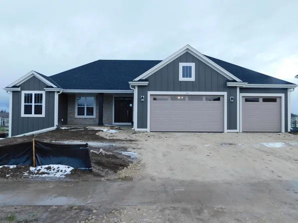 836 Kohlwey DRIVE, Grafton, WI 53024