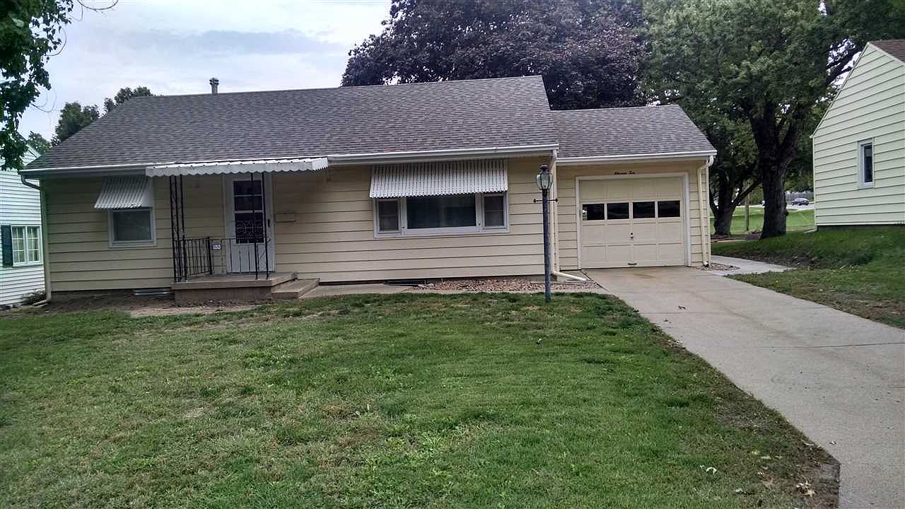 1110 N 8th St Beatrice NE 68310 Zillow