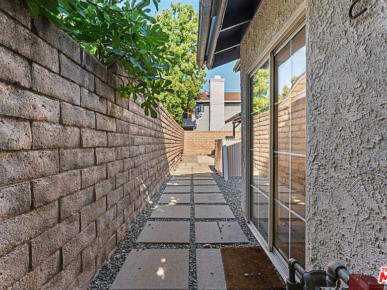9200 Wystone Ave — Photo 50