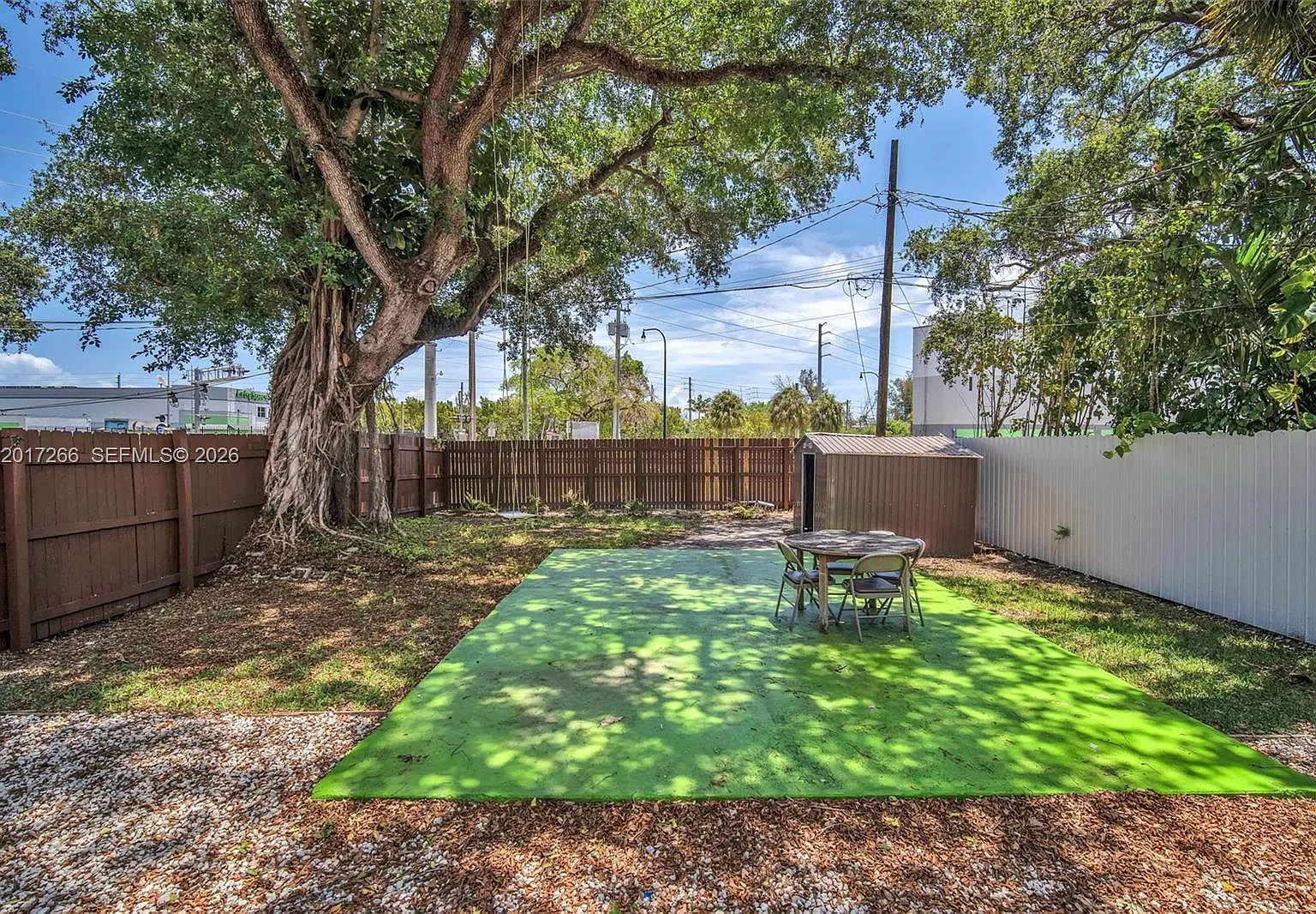 Green Oaks — Photo 2