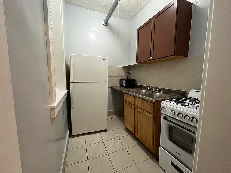 Garfield Apartments — Photo 9