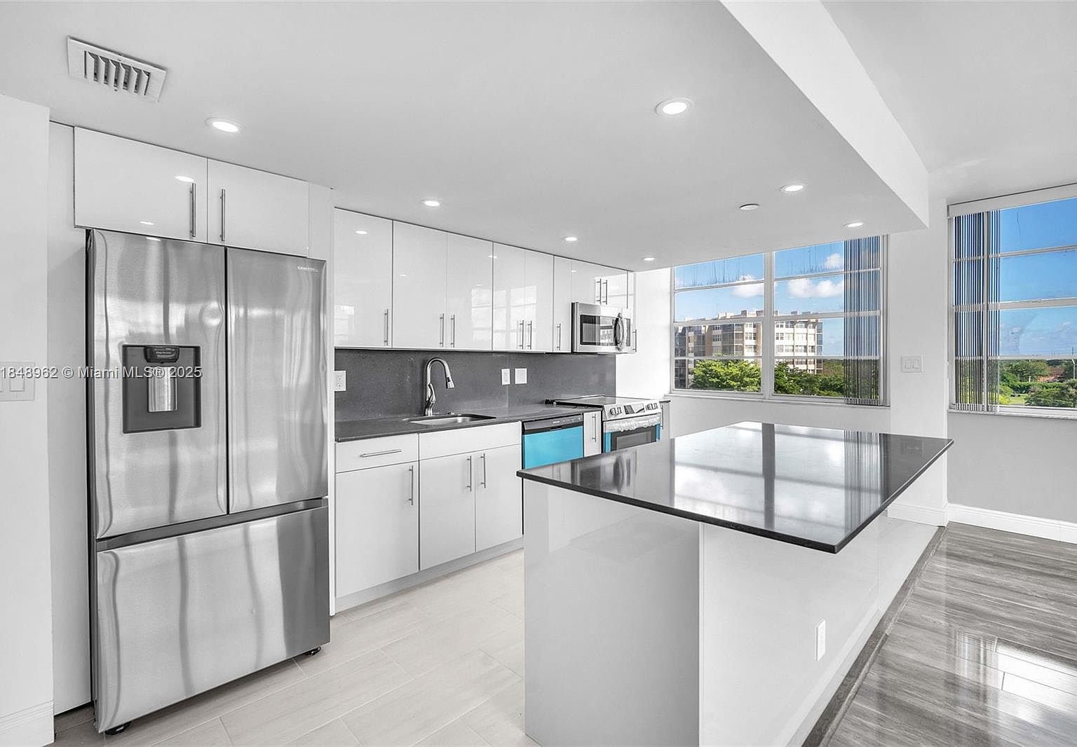 1000 Saint Charles Pl APT 512