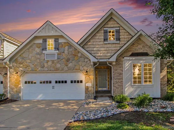 15744 Hunter Grv, Livonia, MI 48154