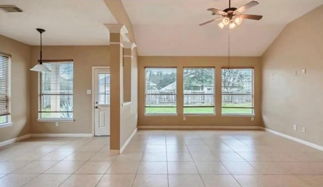 4 bed, 2.5 bath, 2726 sqft, $2,750 — Photo 3