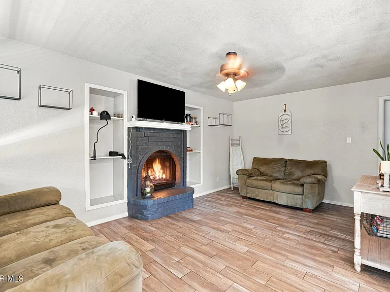 2437 Fletcher Pl — Photo 22