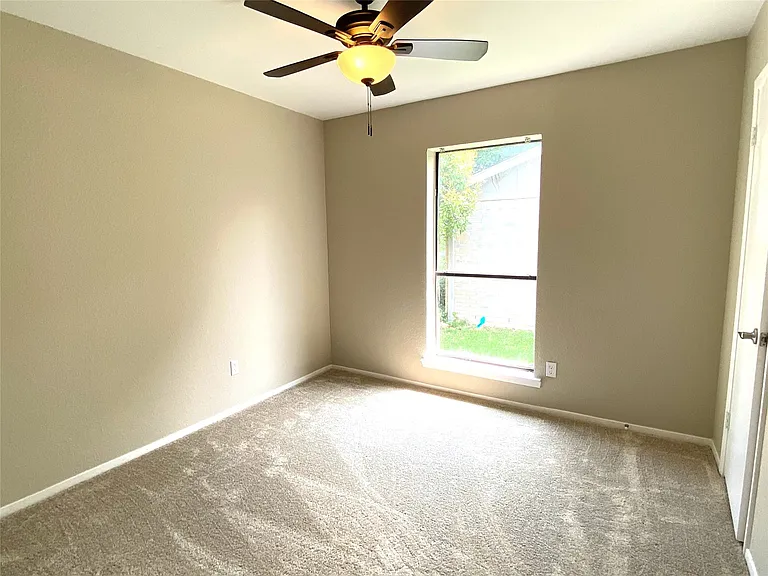 2704 Winding Creek Dr — Photo 15