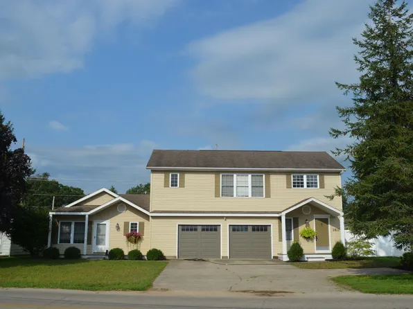 1411 S Harkless Dr, Syracuse, IN 46567