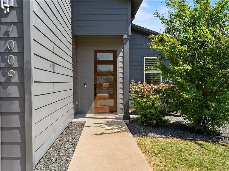 7009 Zachary Dr — Photo 2