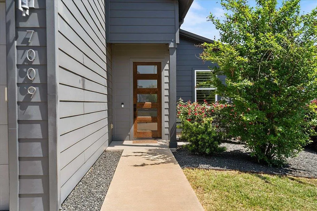 Building Photo - 7009 Zachary Dr