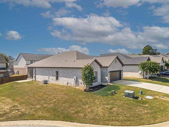 2nd image of 120 Lydia Dr