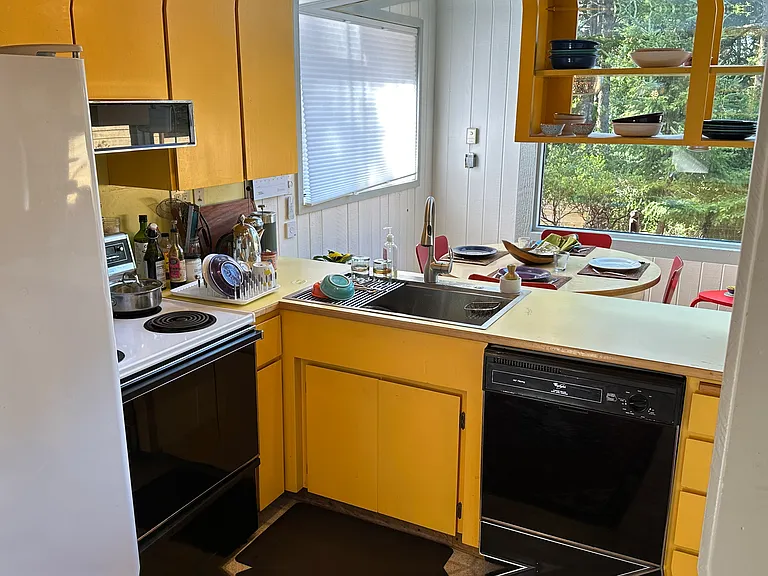 Fun and functional kitchen and dining connection-simple appliances but everything works great. There is no dishwasher now that space has more storage and garbage and recycling