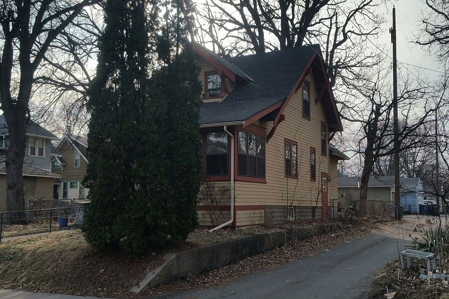 2nd image of 737 Aldine St
