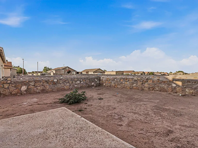 714 Hc Gilbert Minjares Dr — Photo 39