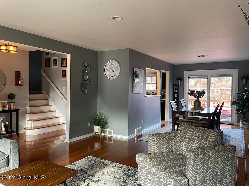 4th image of 24 Colonial Avenue