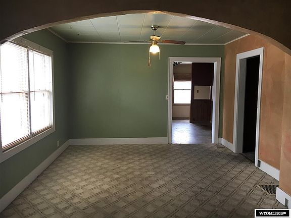 4th image of 248 Williams St