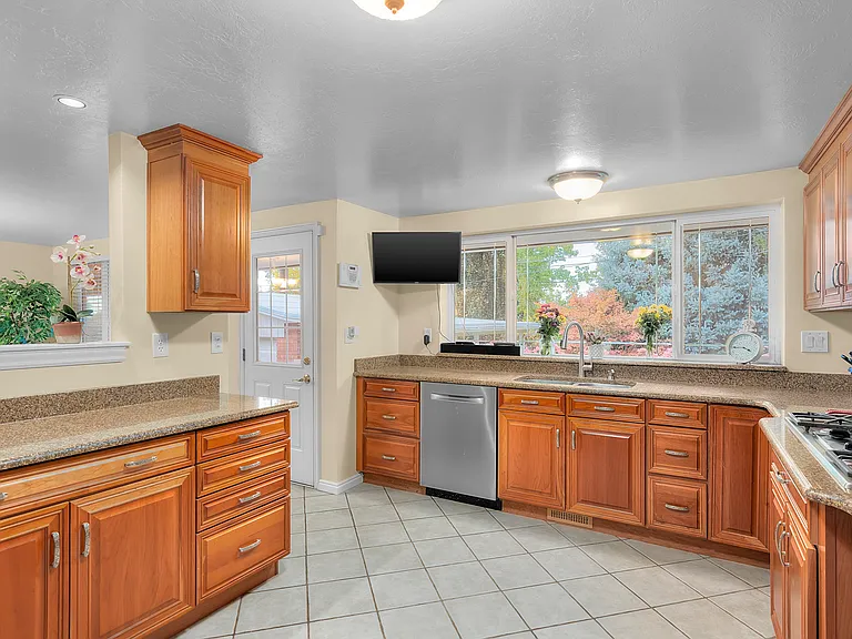 2405 E Sundown Ave — Photo 10