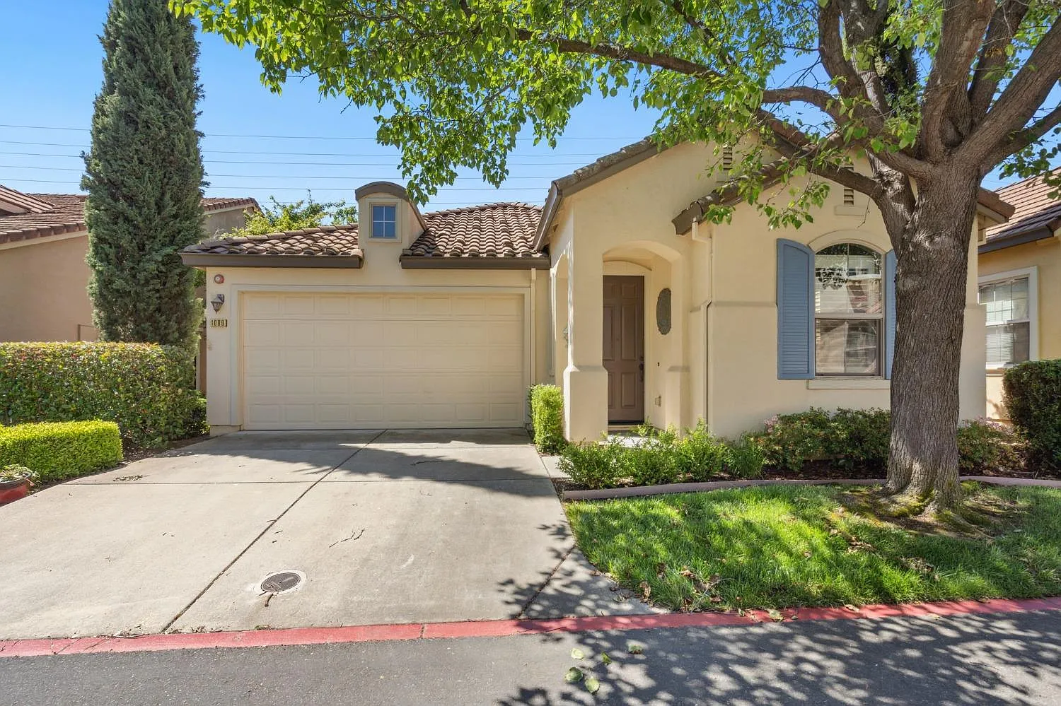 1089 Marseille Ln photo 1
