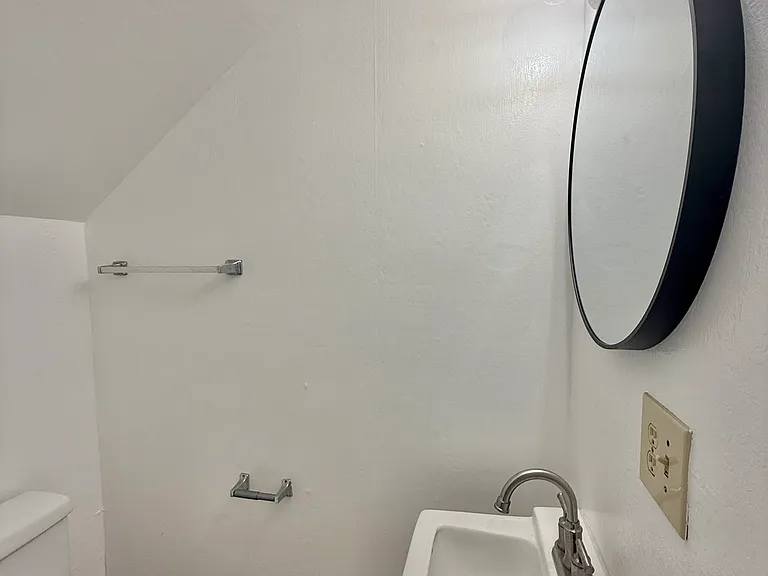 Downstairs 1/2 Bath
