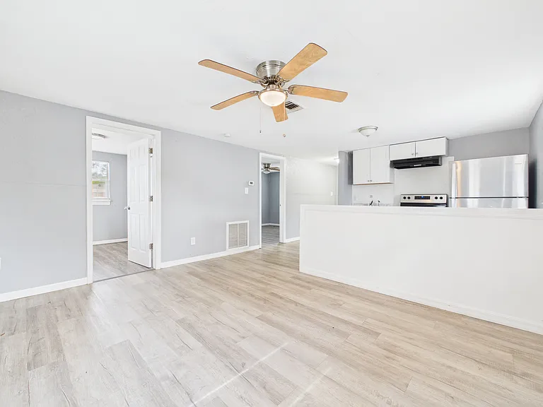 605 S Disston Ave #1/2 — Photo 6