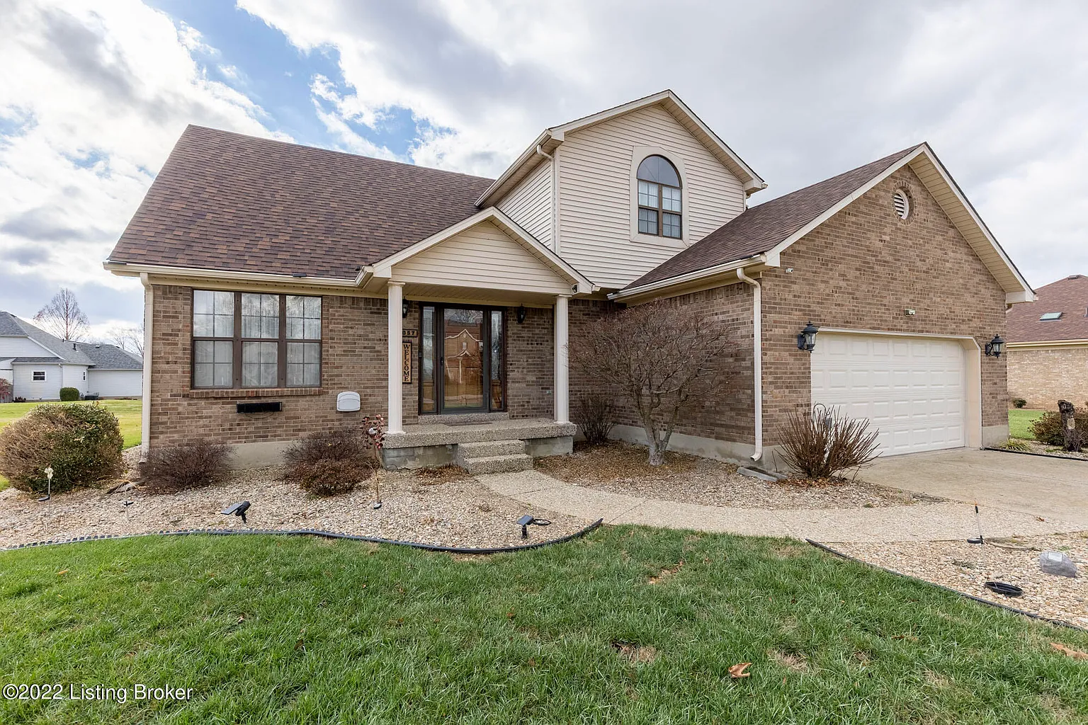 1057 Cobblestone Cir photo 1
