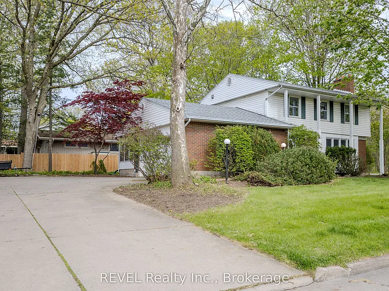 19 Woodington Cres — Photo 31