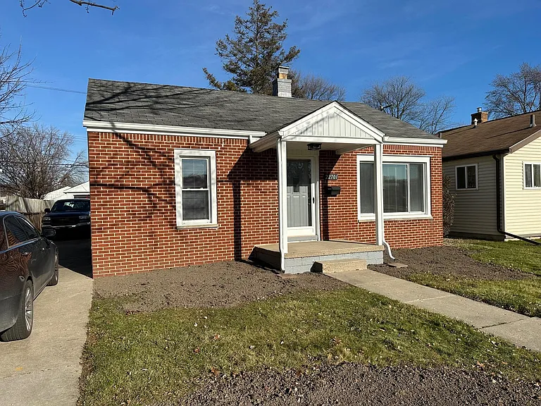 22701 Masonic Blvd — Photo 2