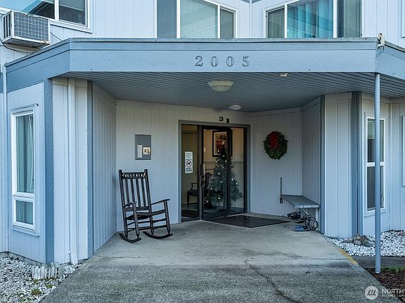 3rd image of 2005 Tibbetts Drive #209