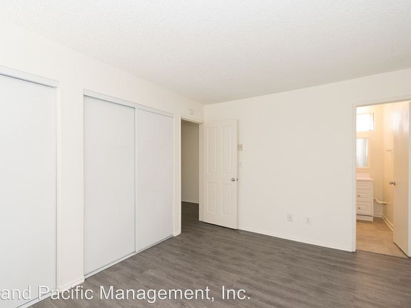 4th image of 1039 Monterey Blvd