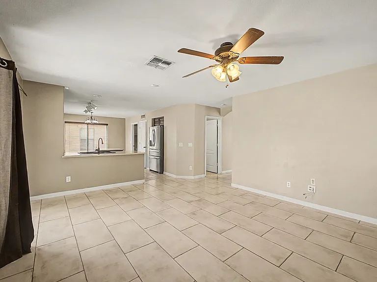 4809 W Valencia Dr — Photo 5