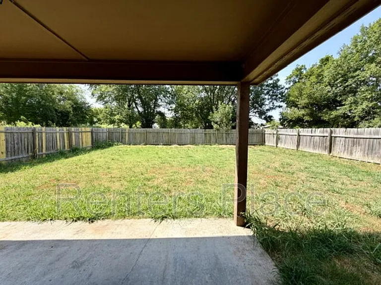416 E Birch St — Photo 13