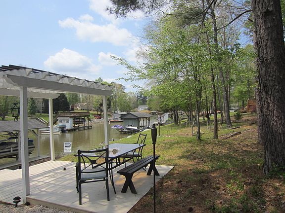 4th image of 390 Windward Dr