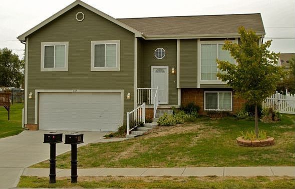 1st image of 817 Edgewater Dr