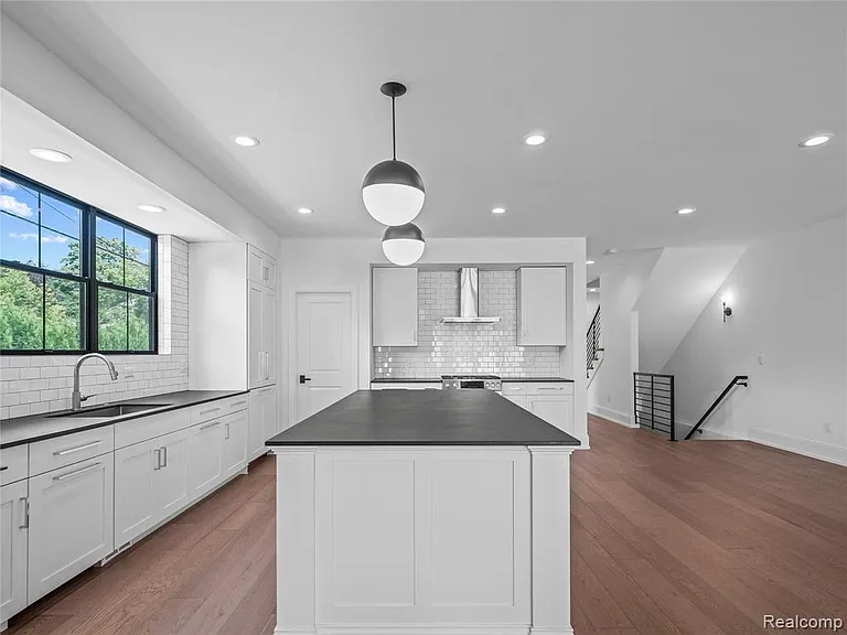 887 Redding Rd — Photo 5