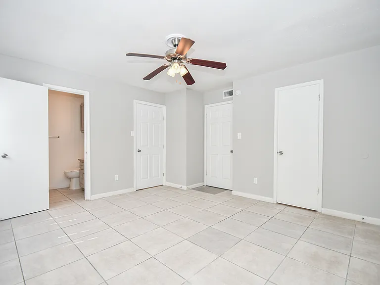 7637 Harwin — Photo 15