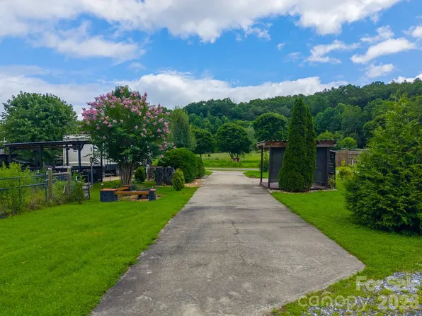 50 Timber Leaf Dr, Sylva, NC 28779