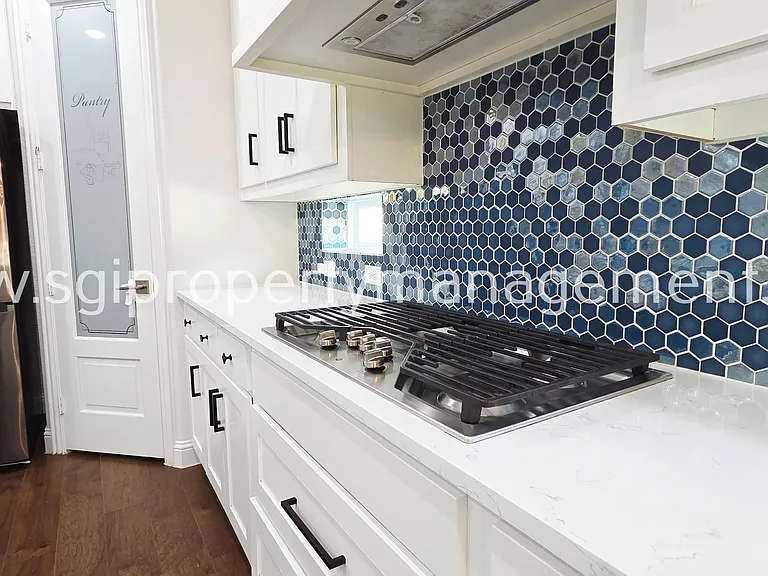 10870 Grayhead Dr — Photo 9